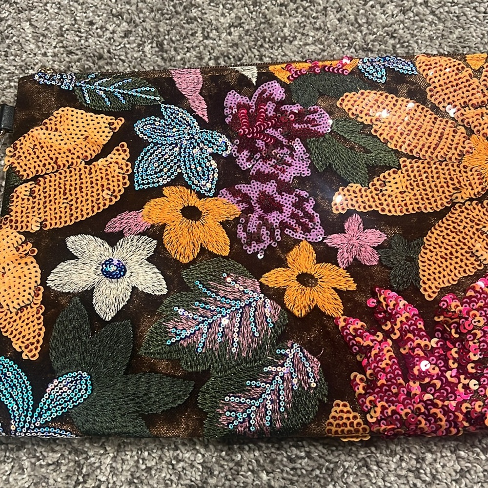NWT SHEIN Floral Zip Pouch Cosmetic Bag Storage Zipper Wristlet - Picture 3 of 14